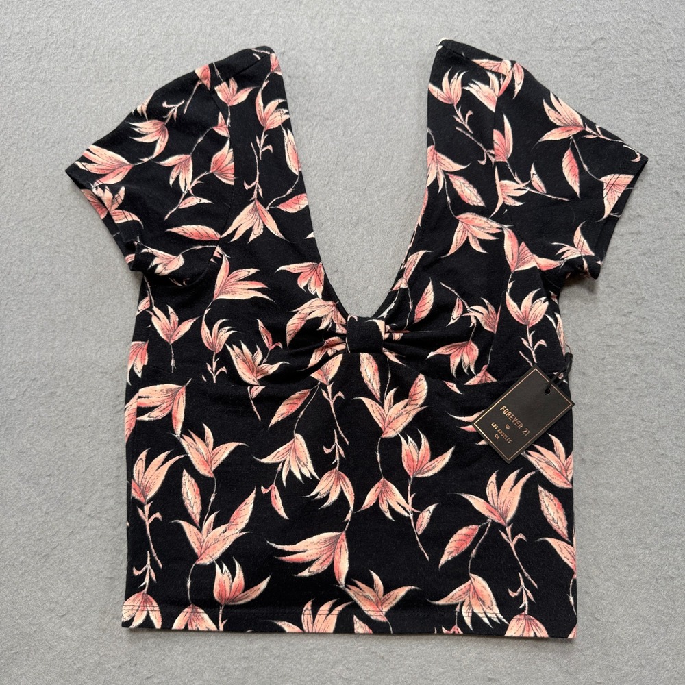 NEW Forever 21 Crop Top Women's Medium Black Pink Floral V-Neck Short Sleeve‎